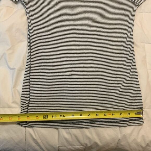 UNIVERSAL THREAD, long sleeve T, XS. Blue stripes, great condition - Picture 6 of 12